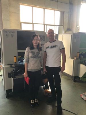 Pintu Eropa atau Kabinet Tutup Sudut Sudut Mesin Forming CNC Forming Memotong Satu Kali