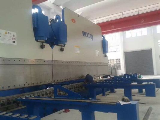 Menghemat energi 125 Ton CNC Hydraulic Press Brake dengan panjang meja 3200 mm dan 40% penghematan energi