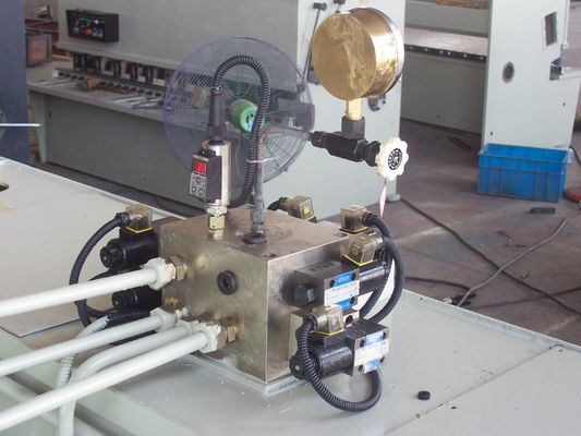 Sheet Metal Guillotine Shearing Machine Hydraulic CNC Sheet Metal Shearer Machine Berat bervariasi dari 2000kg hingga 10000kg Solusi pemotongan presisi