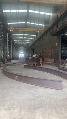 Pipa baja 2''-8'' dengan mesin bending berdiameter besar untuk membengkokkan bagian baja menjadi radian yang berbeda